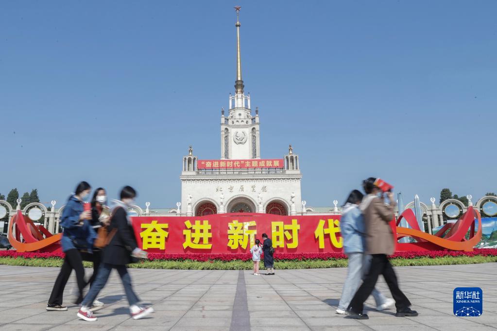 鐘華論：我將無(wú)我，不負(fù)人民