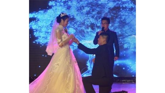 新娘結(jié)婚不要彩禮 收到來自市委的禮物和祝福