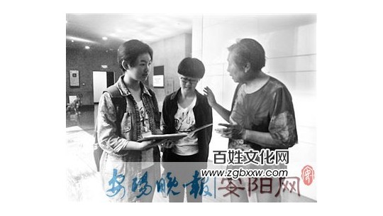 退休老人“閑不住” 義務(wù)教人學(xué)俄語