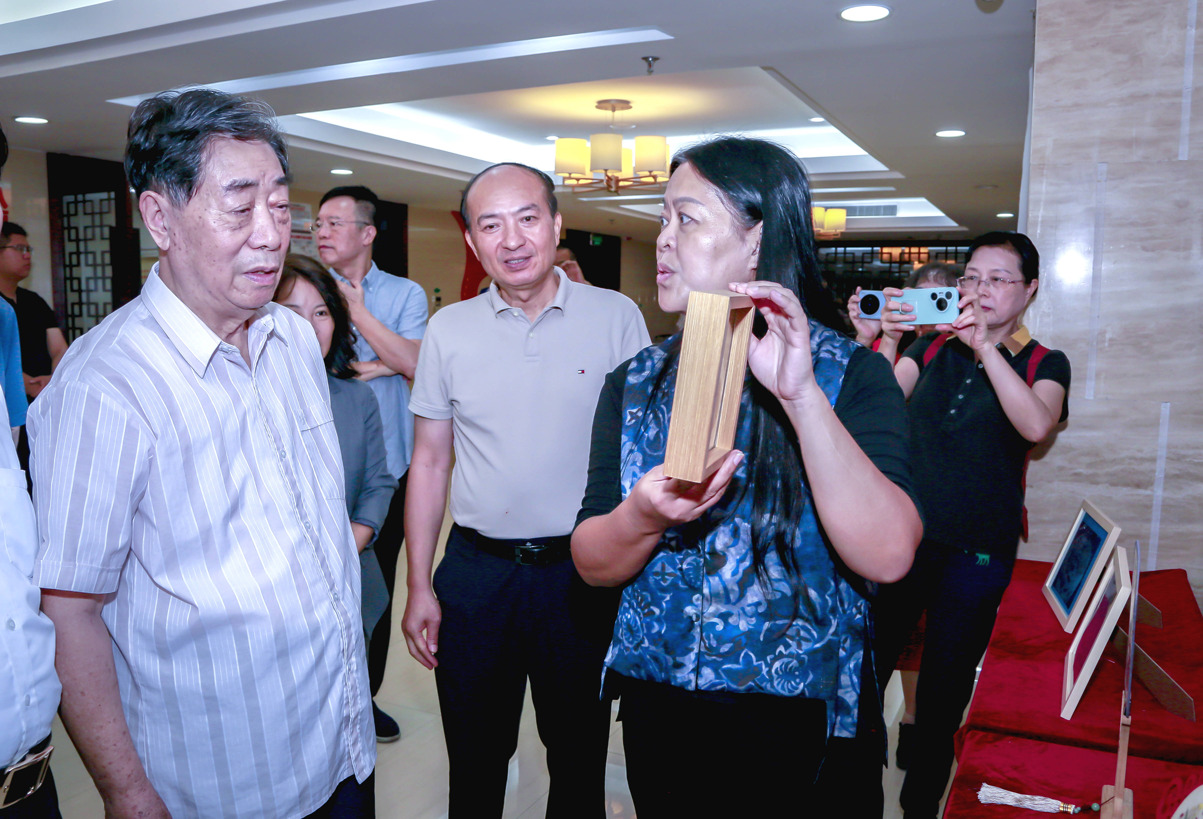 【視界晨報(bào)】“尋福記”名家漂漆書法與植物畫非遺作品展在福州成功舉辦