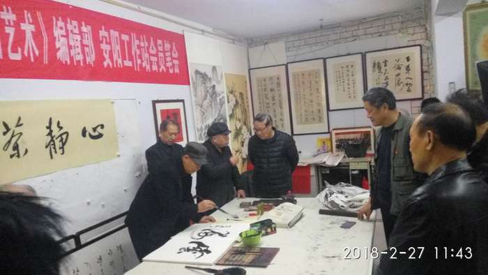 安陽市文聯(lián)主席、書協(xié)主席李建學(xué)、代表書協(xié)親切慰問老藝術(shù)家