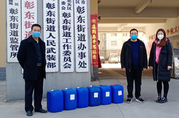 安陽愛心企業(yè)家董國賓再次捐贈消毒液獻愛心