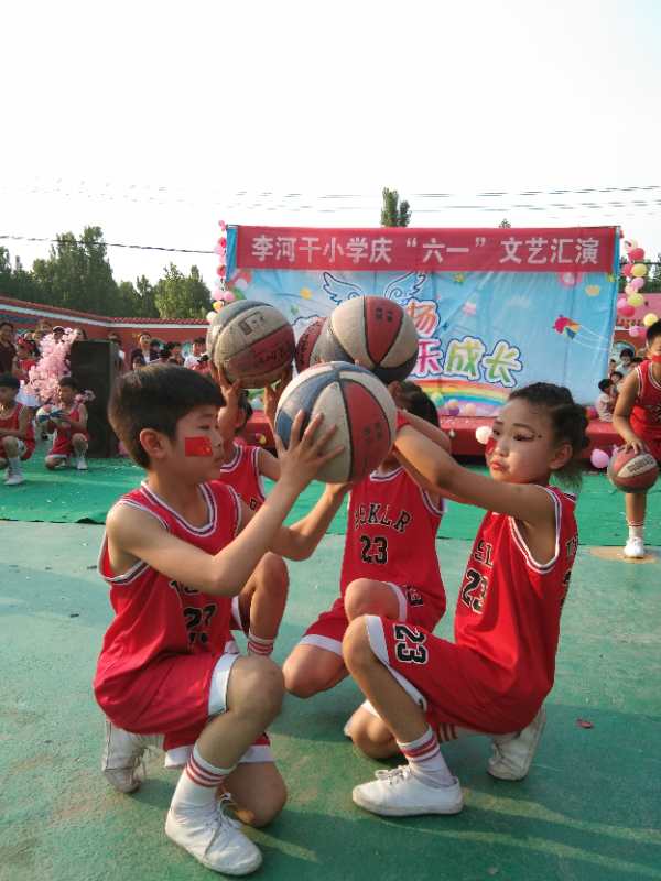 快樂綻放 童心飛揚——李河干小學(xué)舉辦文藝匯演喜迎“六一”兒童節(jié)
